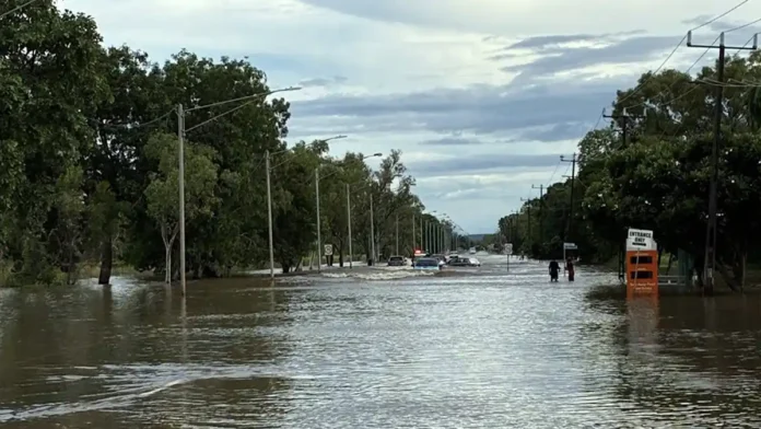 Federal Government Deploys Troops After Katherine Floods
