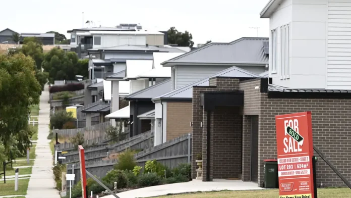 Australia By Aussie Real Estate Agents Could Pay $110K for Underquoting