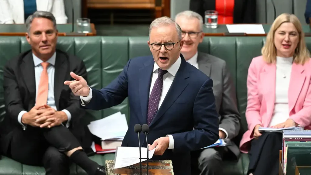 Story centres on parliamentary debate and clashes between government and opposition over economic policy.