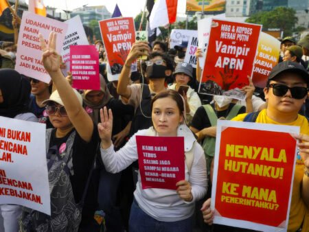 Indonesia’s President Faces Protests as Public Anger Grows Over Economy and Wildfires Indonesia’s President Faces Protests as Public Anger Grows Over Economy and Wildfires