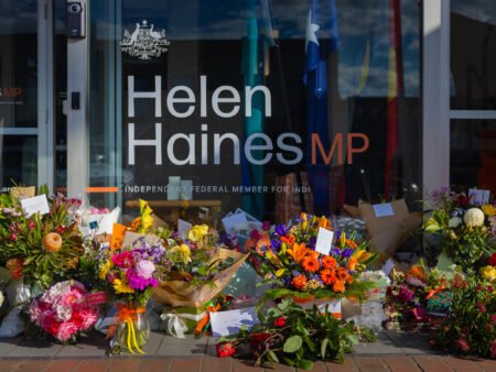 Orange Cockatoo Marks Parliament Tribute to Helen Haines Flowers and messages of support outside Helen Haines’s electorate office in Wangaratta.